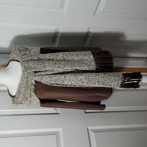 NWT Ryu Long Sleeved Brown Top Attached Scarf Shawl White & Black & Brown Large